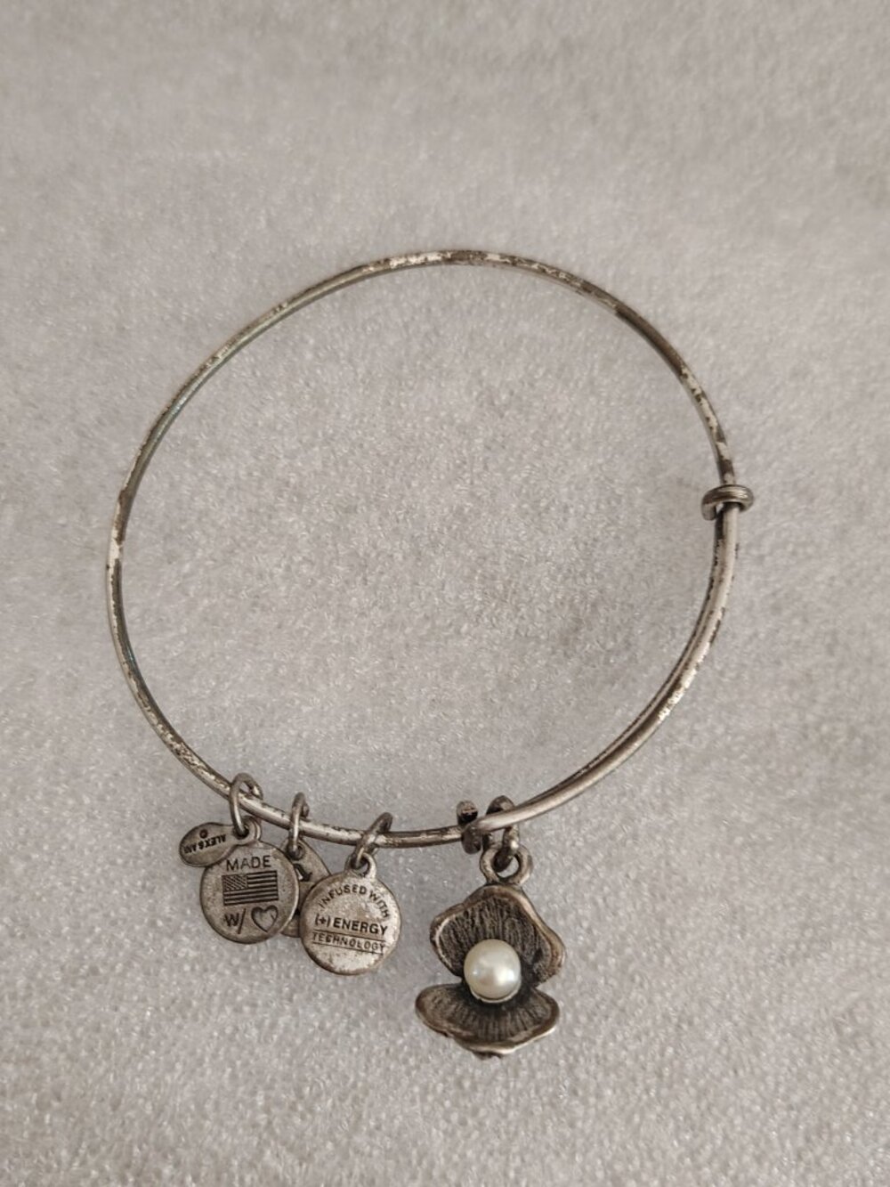 Alex and Ani Oyster Clam Pearl Silver Charm Bracelet Bangle 168